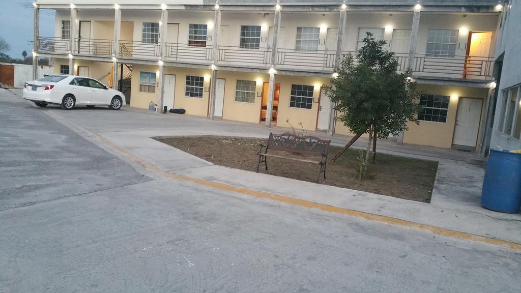 Hotel Estrella 马塔莫罗斯 外观 照片