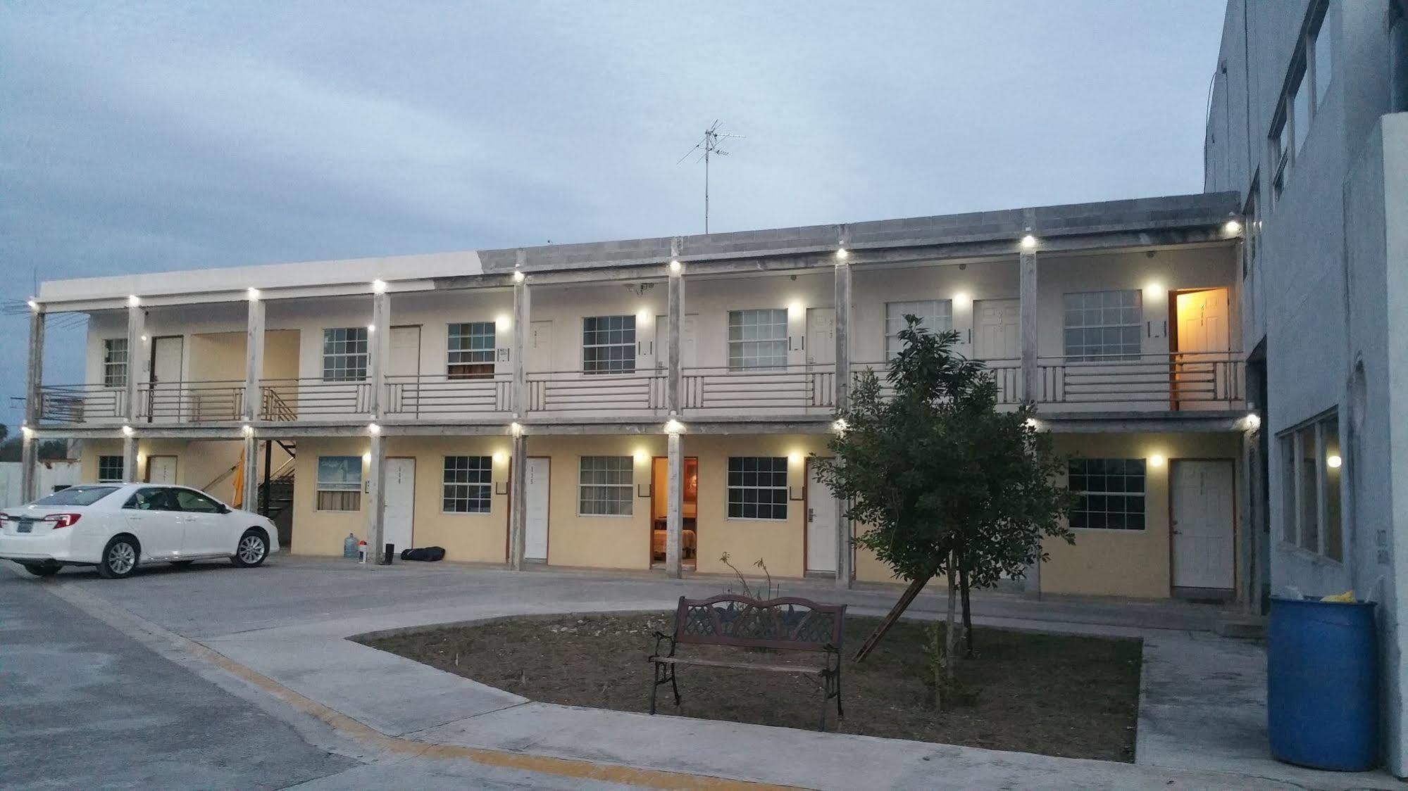 Hotel Estrella 马塔莫罗斯 外观 照片